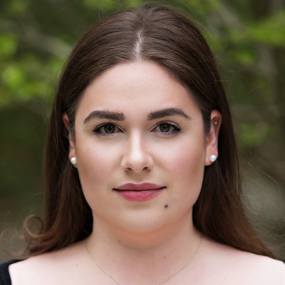 Meet your Posher, Jenn - Picture 1 of 1